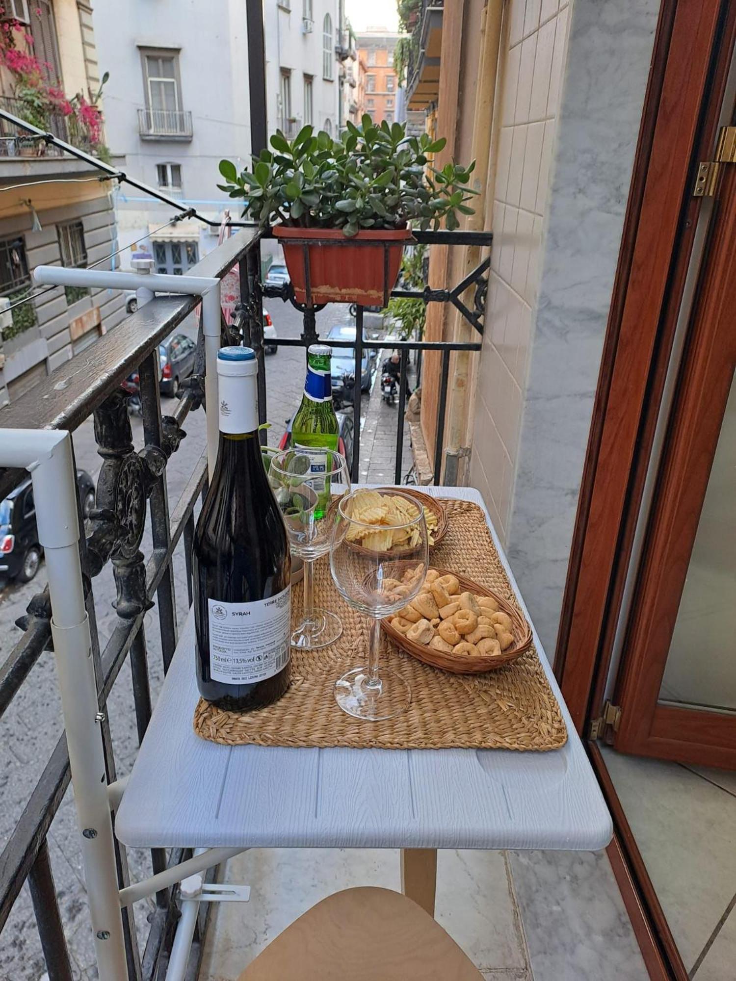 Ferienwohnung La Casa Sulla Nuvola Duomo Centro Storico Di Napoli Exterior foto